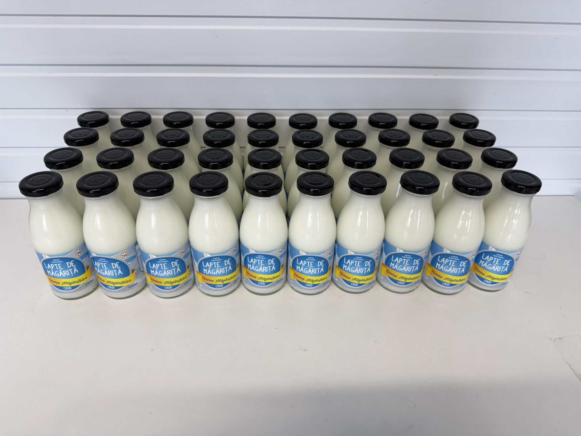Lapte de măgăriță crud 250 ml – Pachet 10 sticle din sticlă